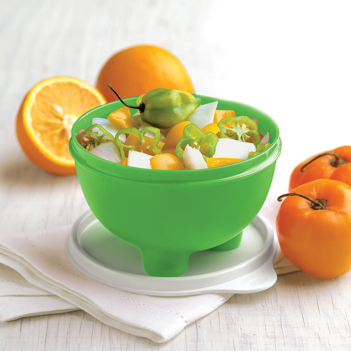 Recipiente para salsas  450 ml Tupperware. Puede usarse para servir en la mesa y refrigerar su contenido