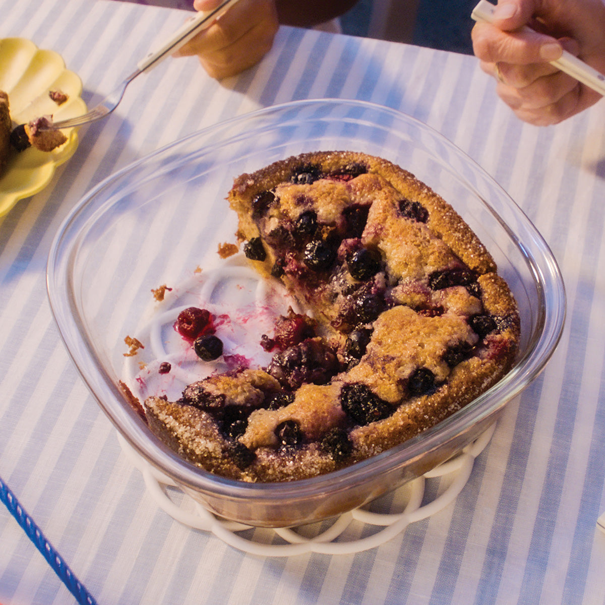 Vidrio de borosiliato, resiste desde -25°C hasta + 300°C Usa en el congelador, refrigerador, horno eléctrico y convencional, así como air fryer y microondas.